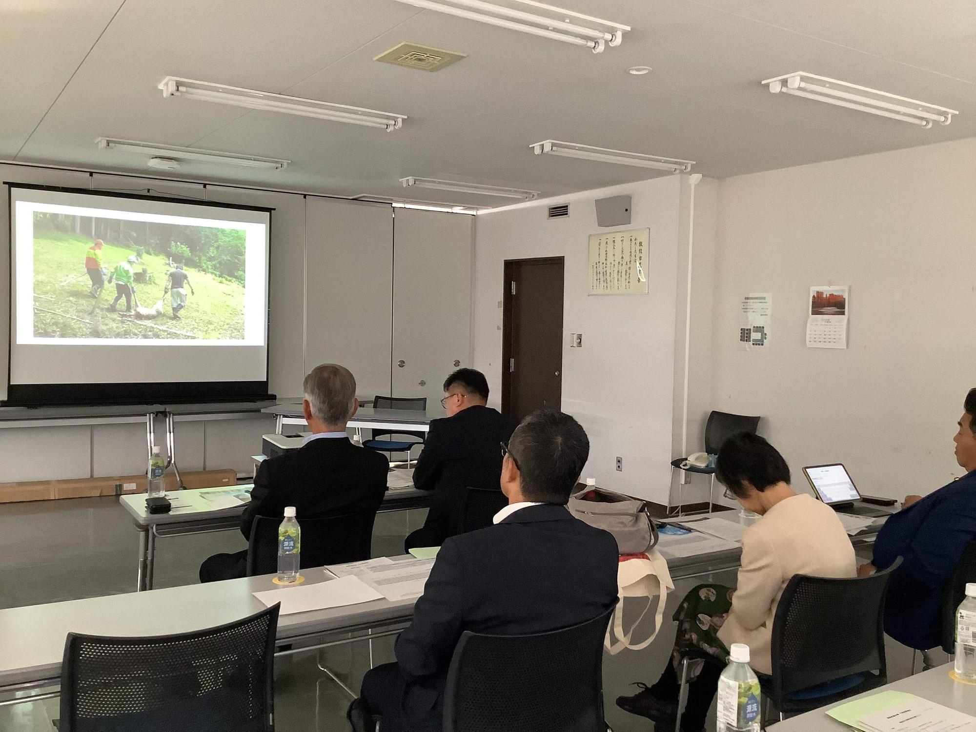 愛媛県議会議員の方々の行政視察を受け入れているときの様子