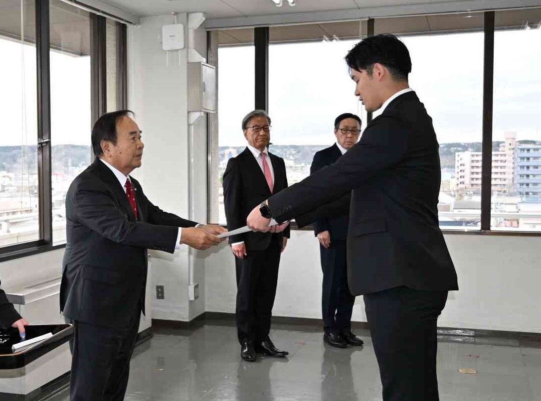 令和8年度飯能市新規採用職員辞令交付式の画像