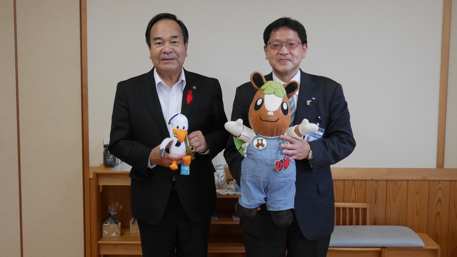 飯能市長と横浜市中区長の写真