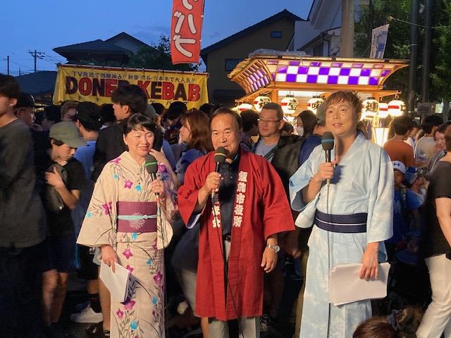 飯能夏祭り特別番組に出演する新井市長の画像