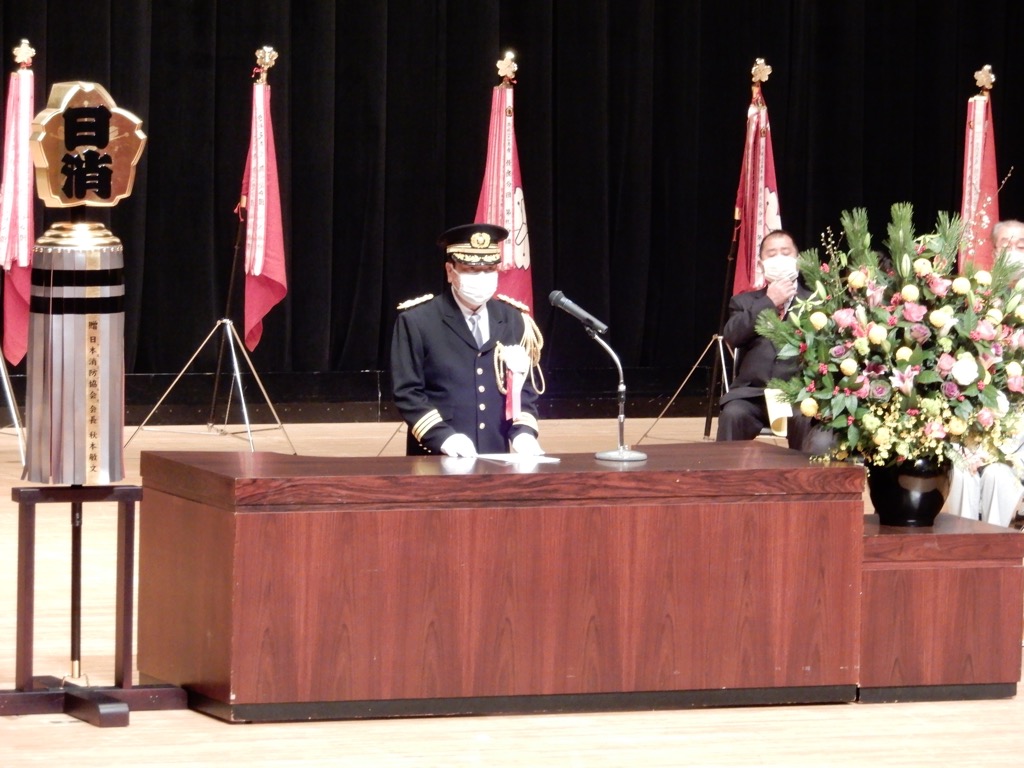 令和5年飯能消防団出初式及び表彰伝達式で挨拶する新井市長の画像