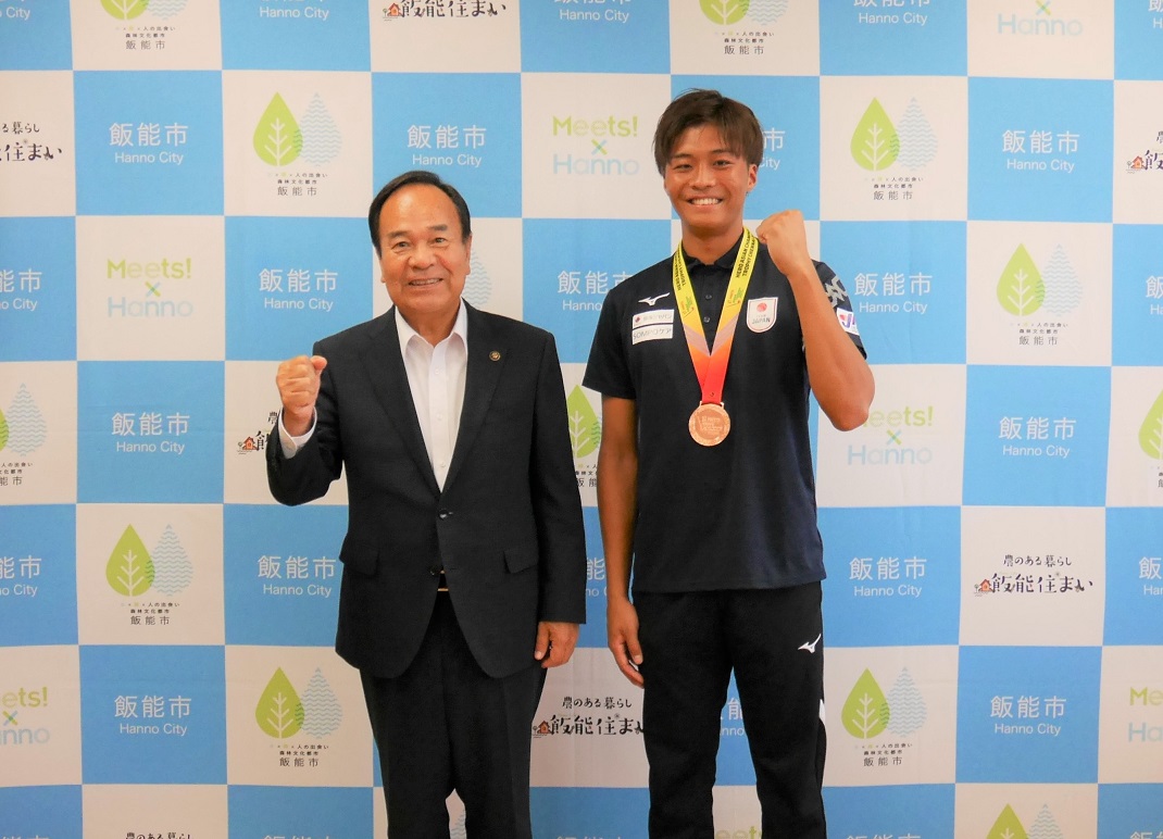ホッケー男子日本代表藤島来葵選手表敬訪問記念撮影の画像