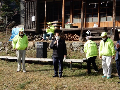 井上・山の子会 新そばまつりで挨拶する新井市長の画像