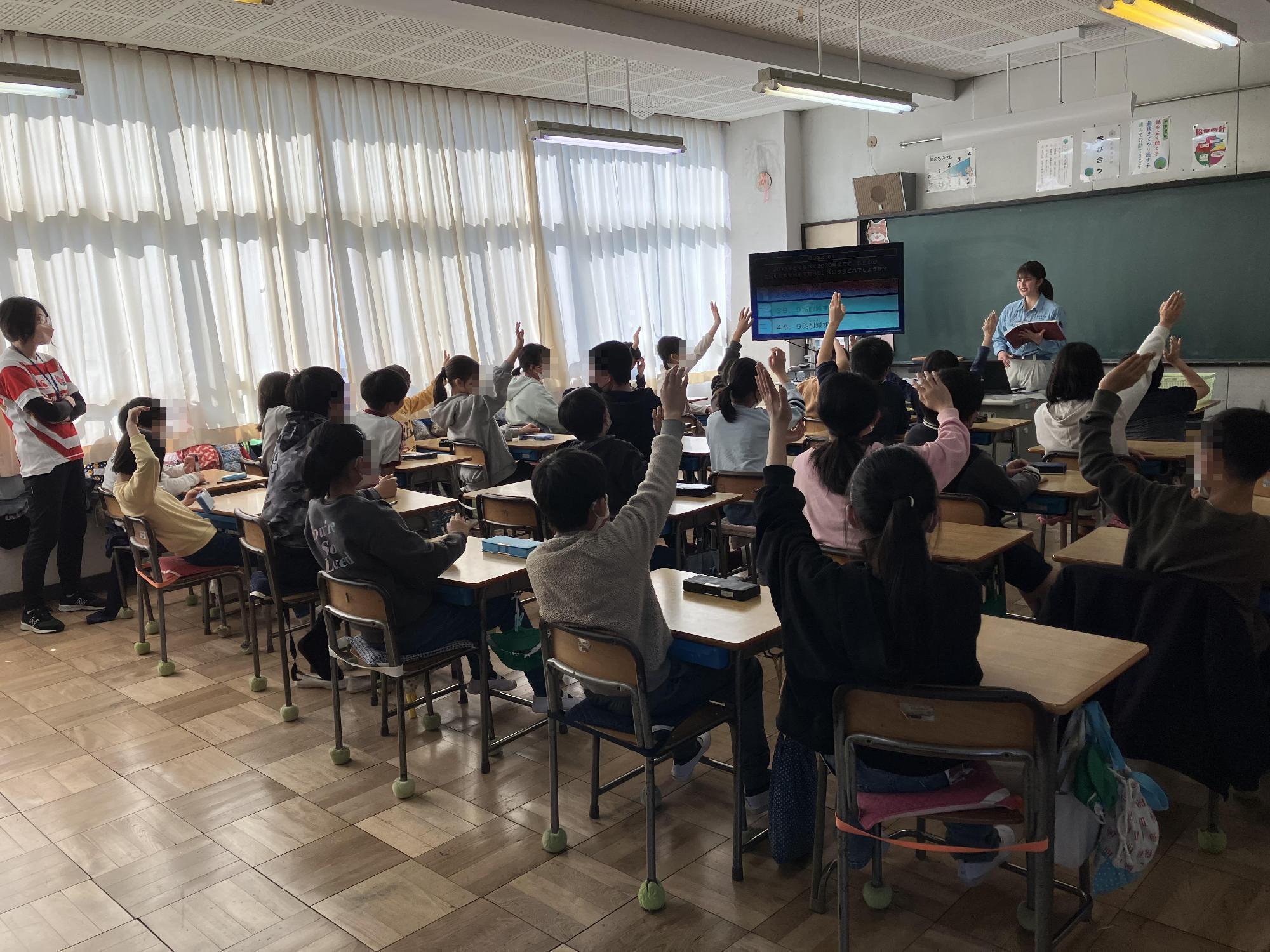 2月20日に飯能第一小学校で5年生が環境についての講義を意識を高めるために授業を通して学んだ