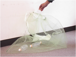 回収ネットに入れるイメージ画像です。