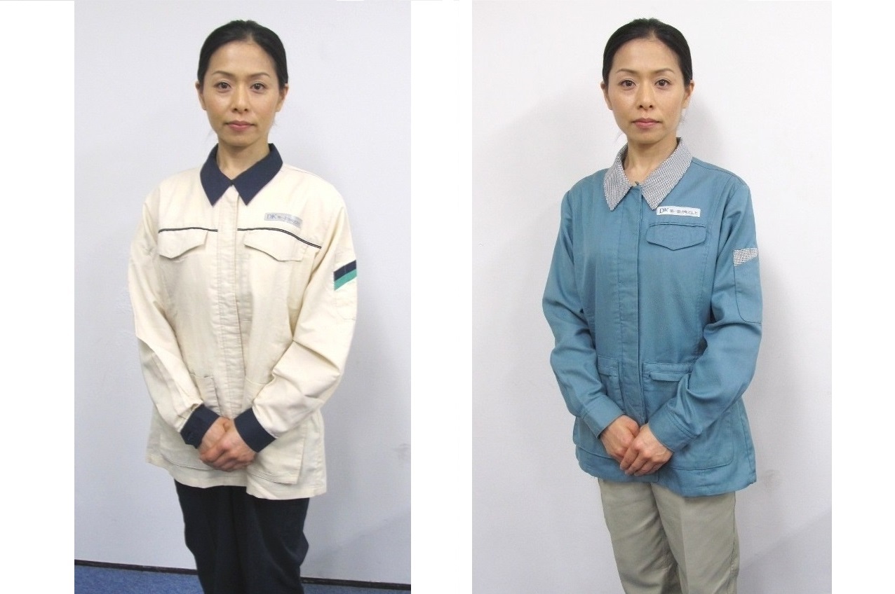 女性社員の夏服と冬服の写真