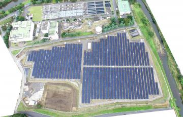飯能市浄化センター太陽光発電所の上空からの写真