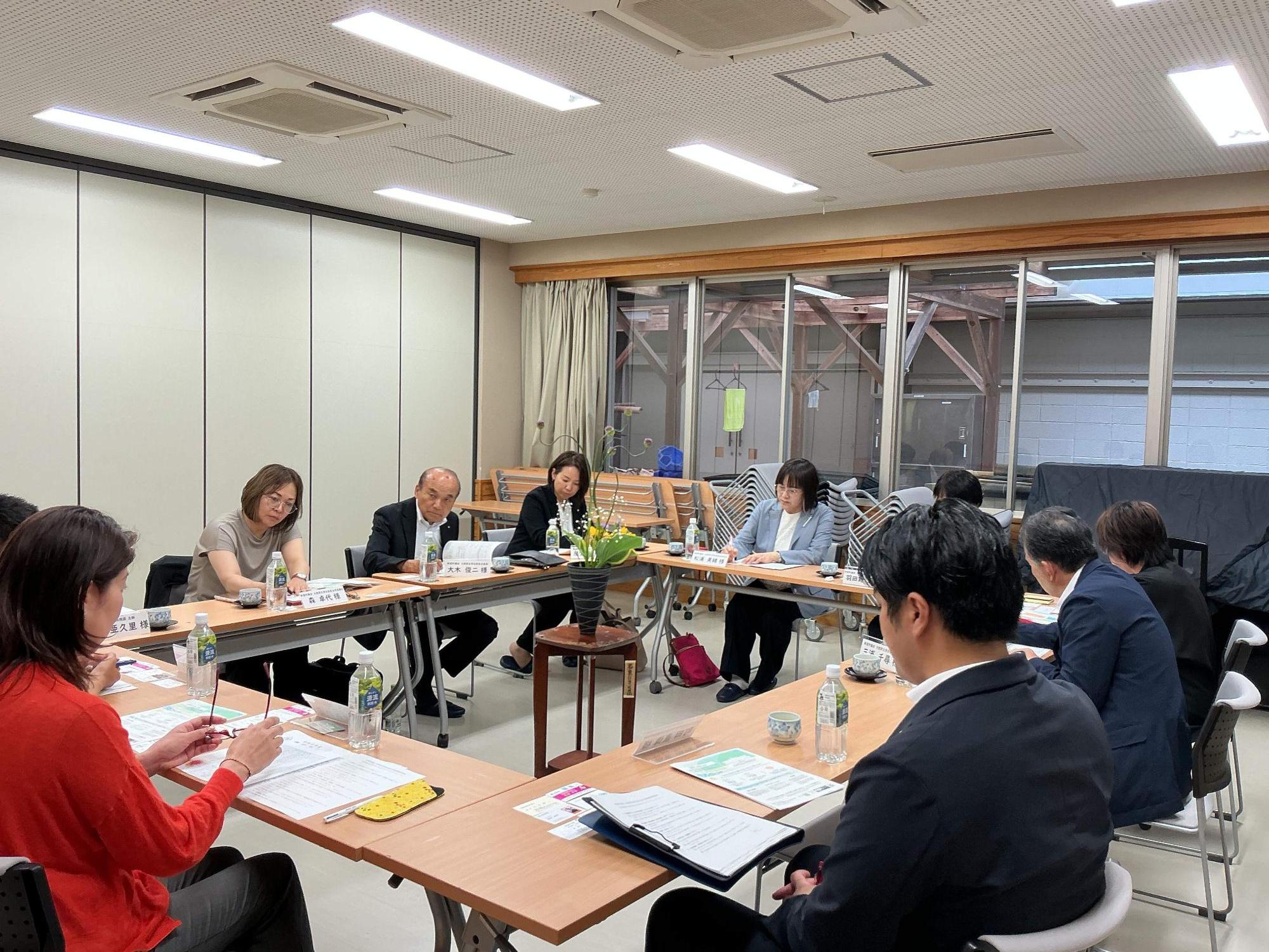 宮崎県新富町議会議員の方々の行政視察を受け入れているときの様子