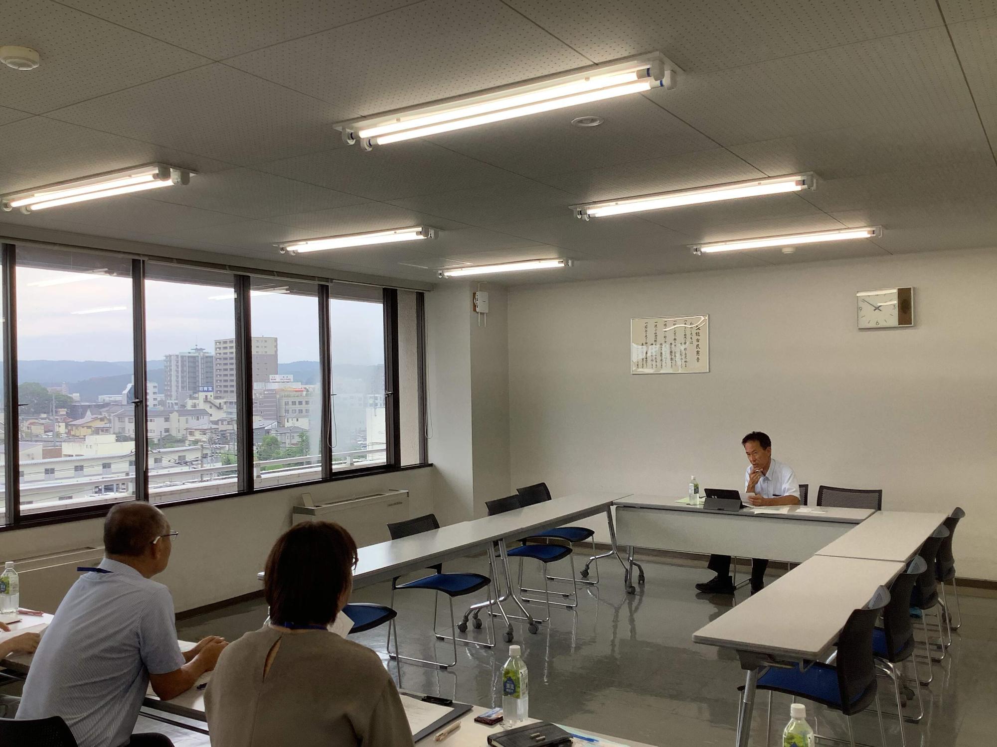 東京都立川市議会議員の方の行政視察を受け入れているときの様子
