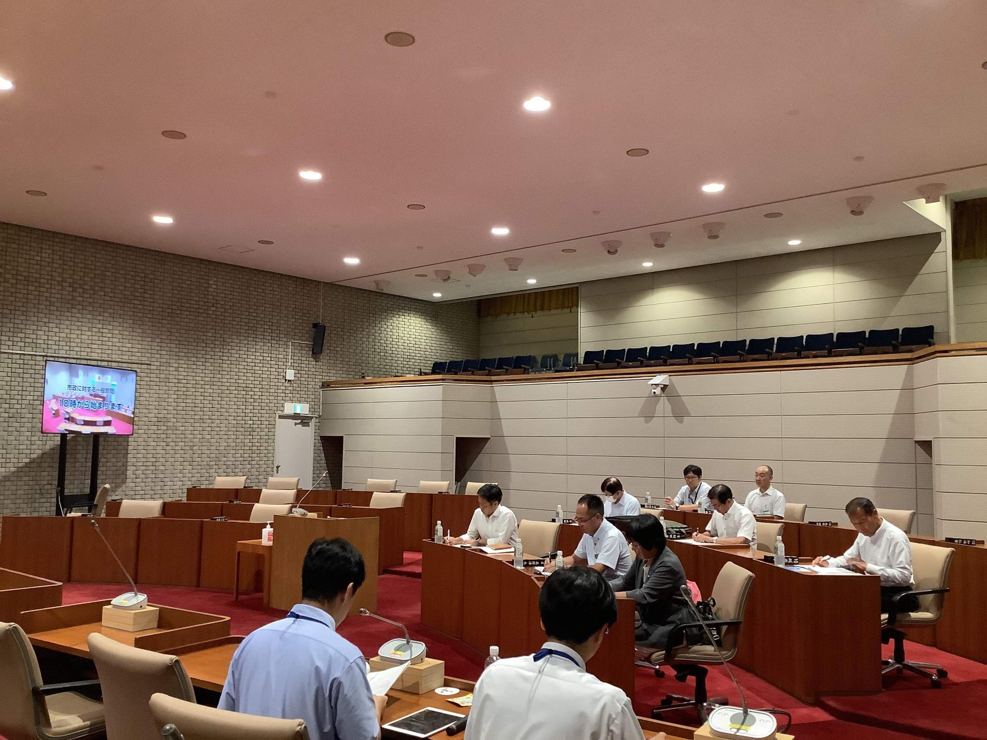 埼玉県東松山市議会議員の方々の行政視察を受け入れているときの様子
