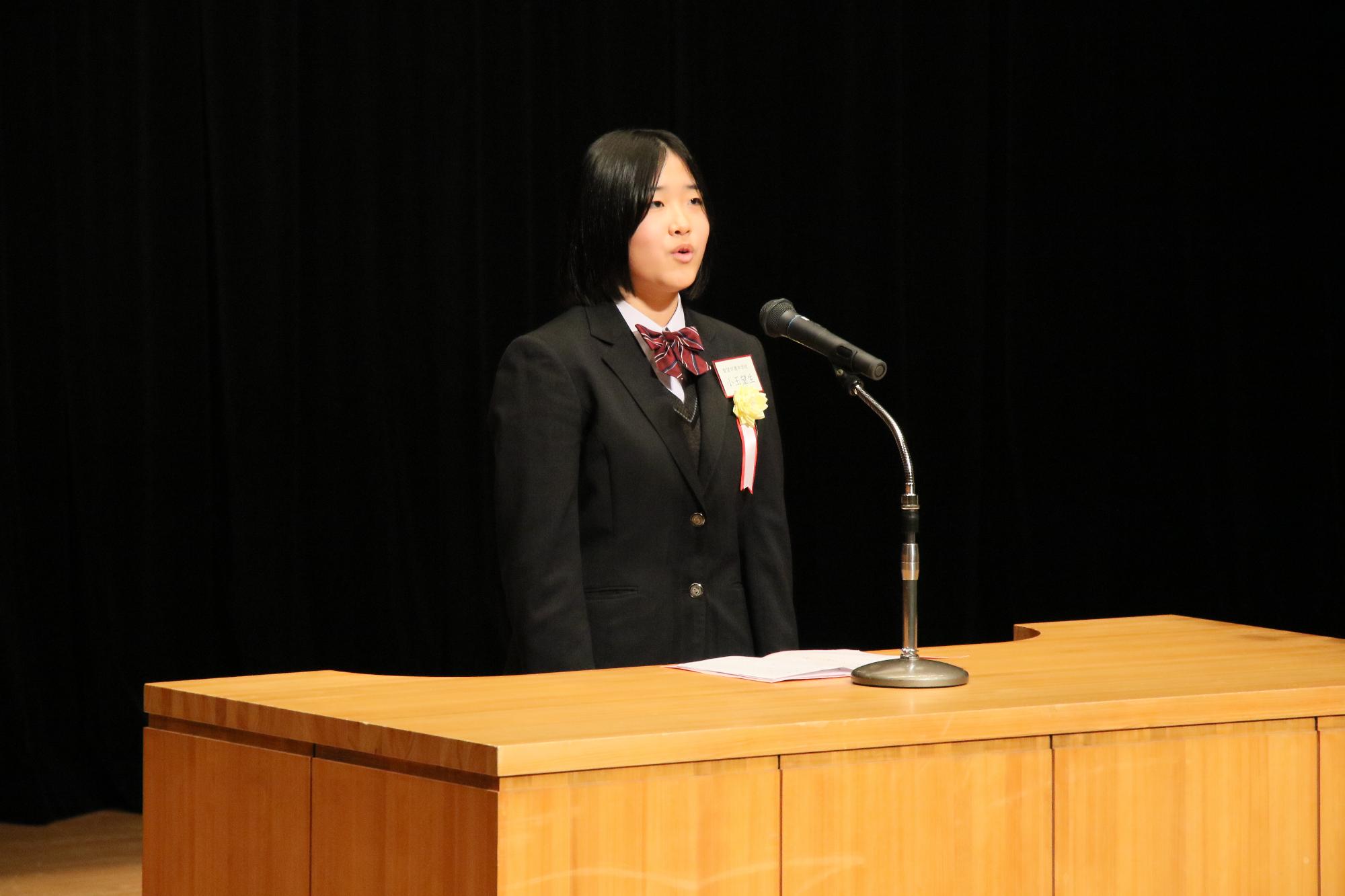 中学生の部、小玉望生さんの発表（聖望学園中学校3年生）