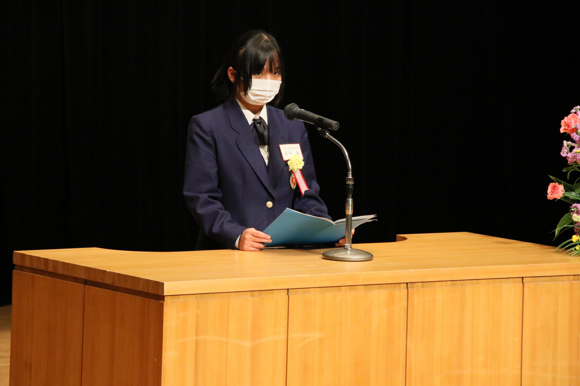 高校生の部、直井春さんの発表（大川学園高等学校3年生）