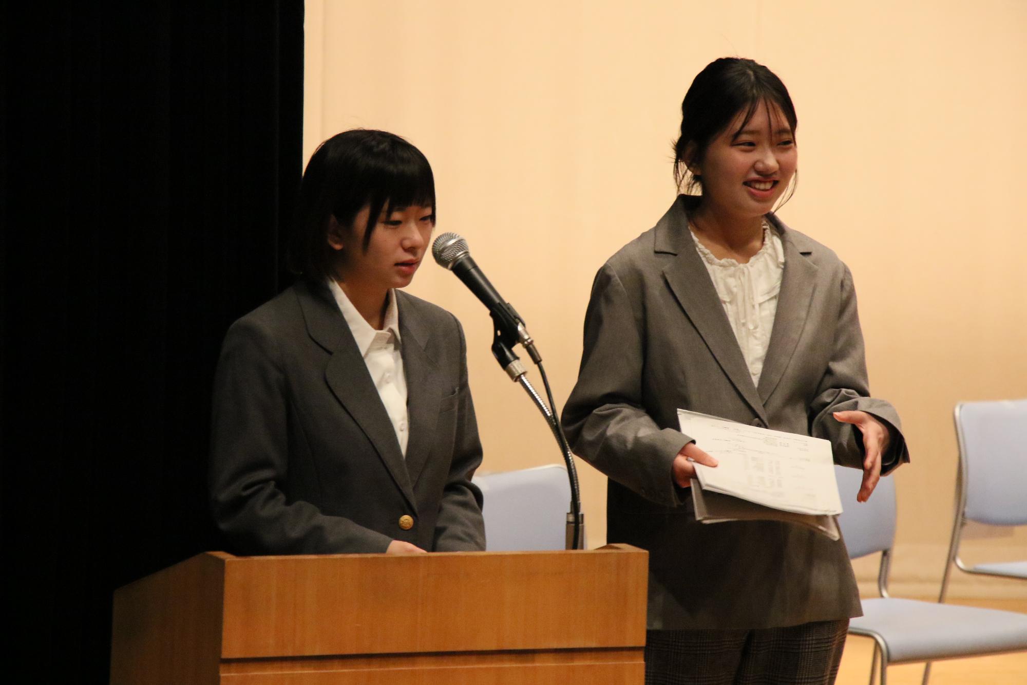 自由の森学園高校高等学校、稲留ふたばさん、北原夏会さんに司会を担っていただきました。