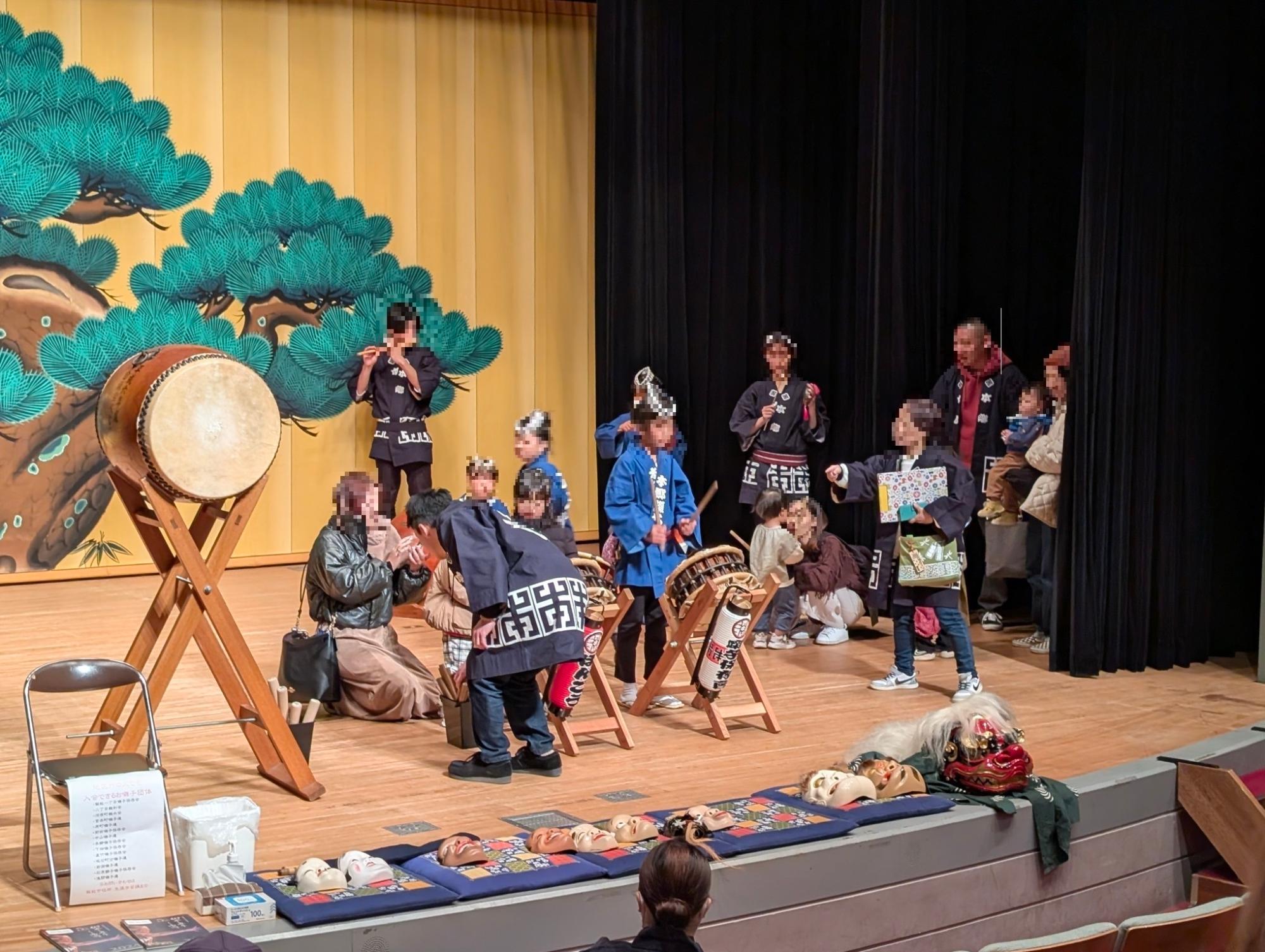体験ブースお囃子体験の様子