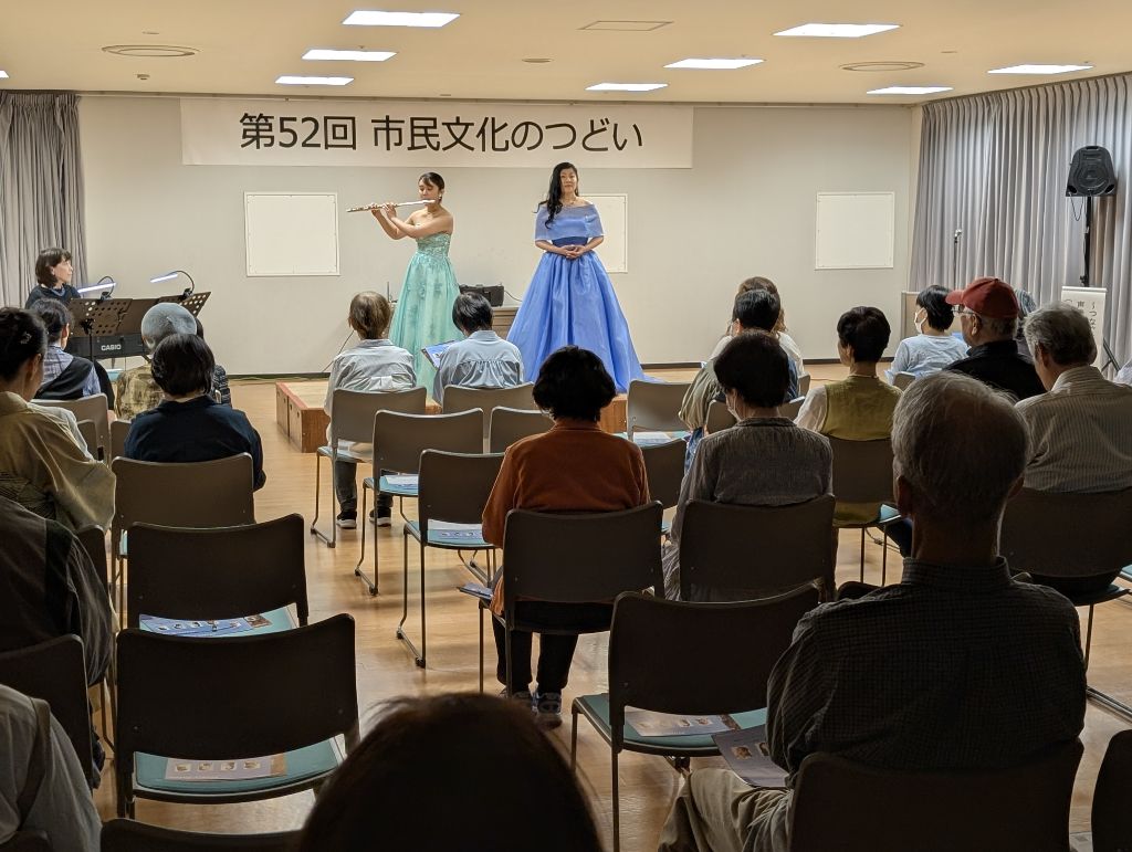 声楽とフルート演奏の様子