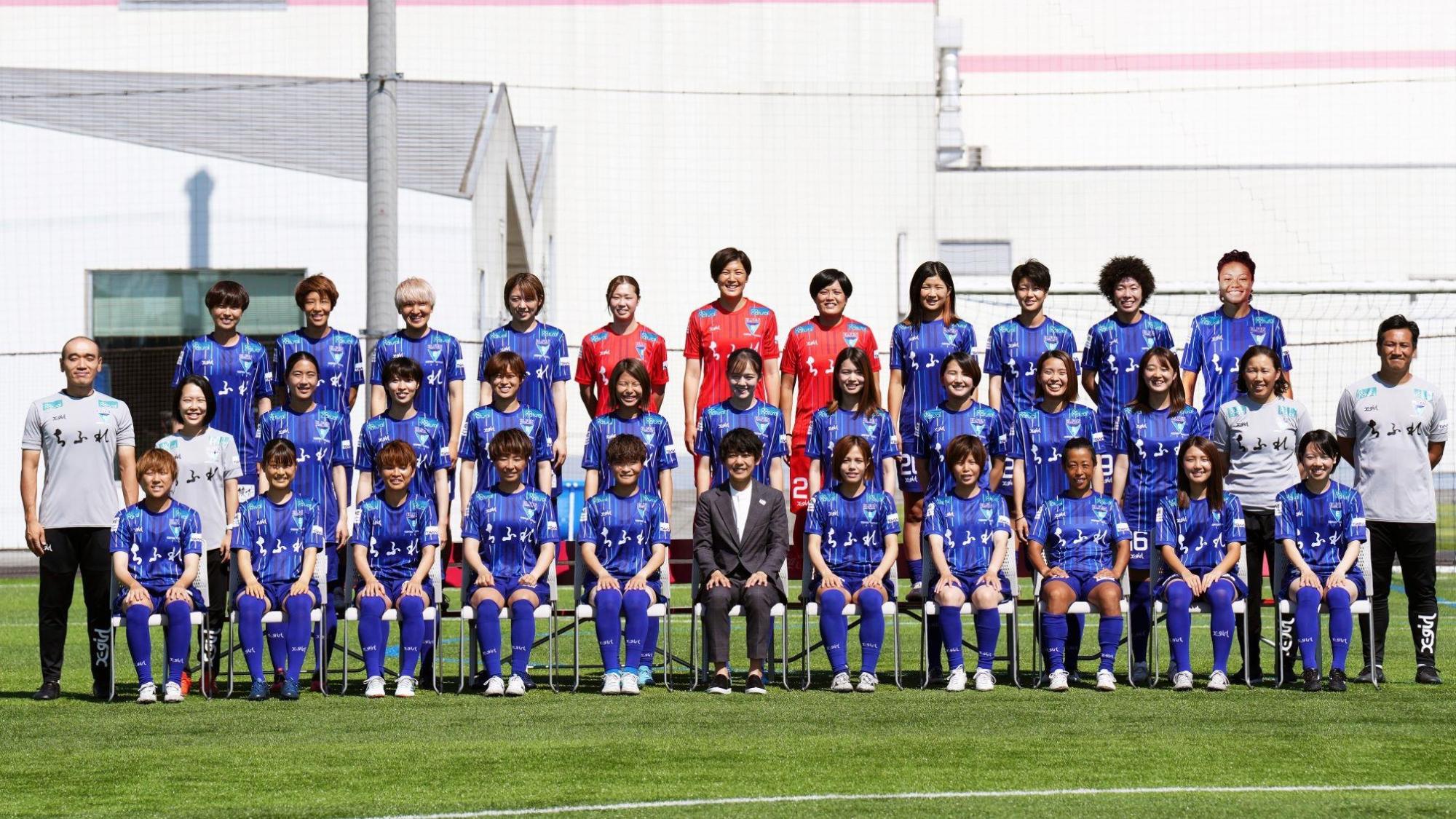 2022-23シーズンのちふれASエルフェン埼玉のチーム集合写真