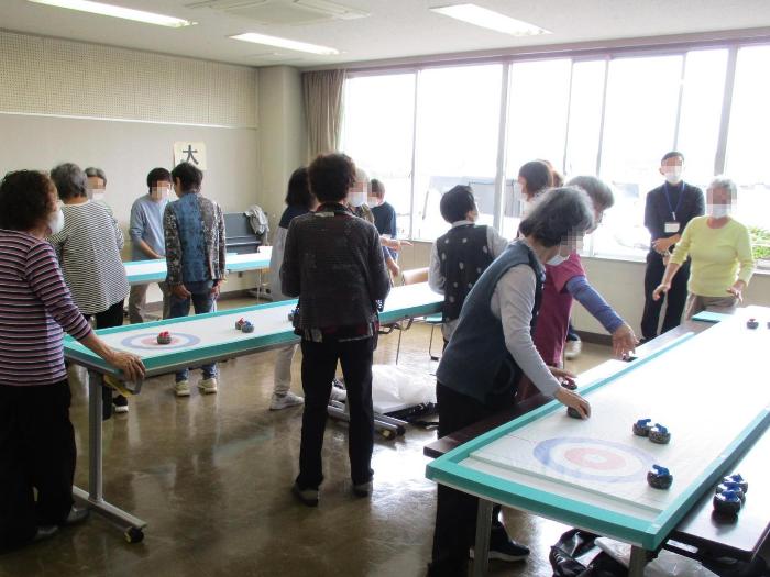 カーレットを楽しむ参加者の写真