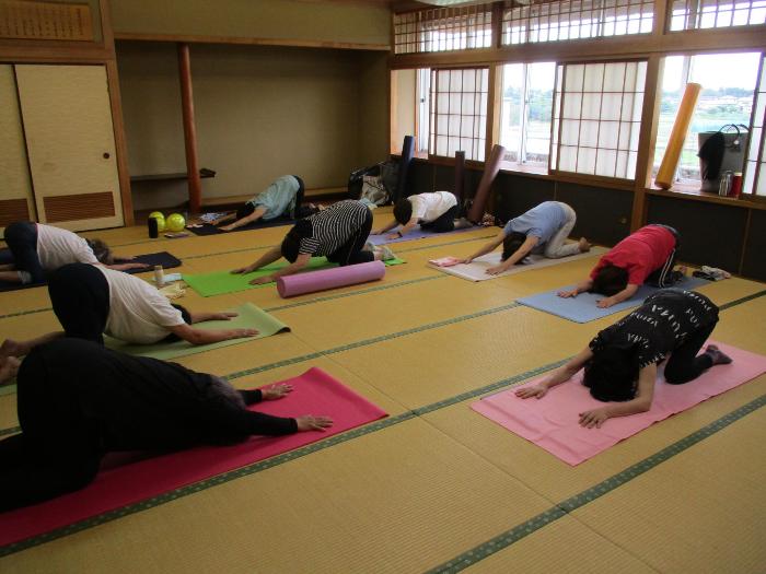 ストレッチをしている参加者の写真 その2