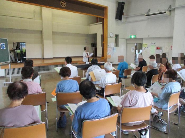童謡唱歌を楽しむ参加者の写真 その2