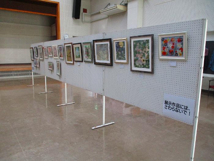 集会室内展示の写真 その2