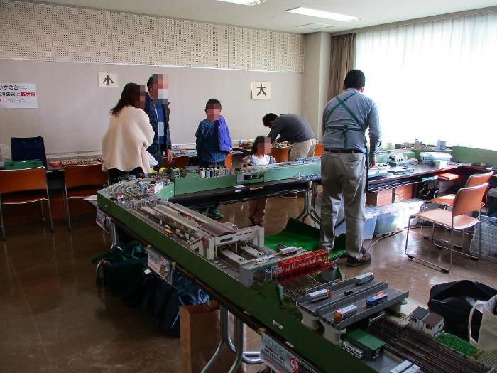 第1会議室内展示の写真