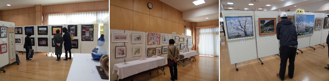 文化祭に訪れた方々が、展示されている作品を見ている様子の写真