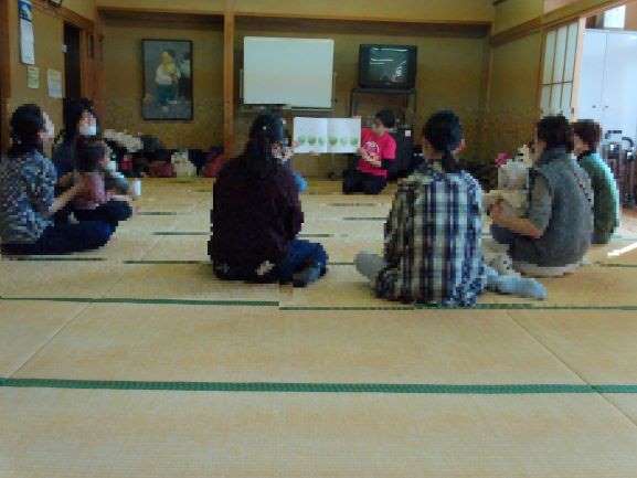 講座の様子（読み聞かせ）