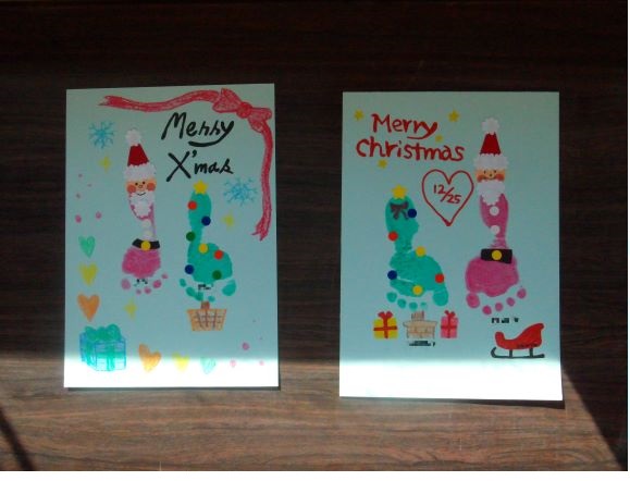 足形で作ったクリスマスカード