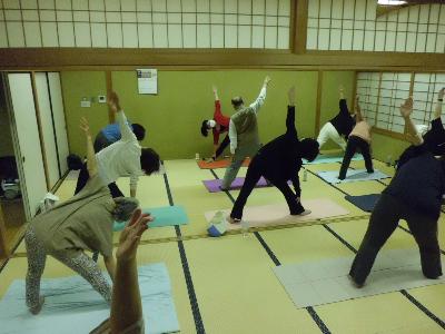 三角のポーズ