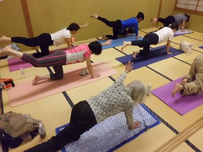 からすのポーズ