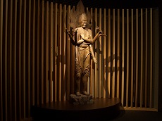 国指定重要文化財「木造軍荼利明王立像」のレプリカの写真