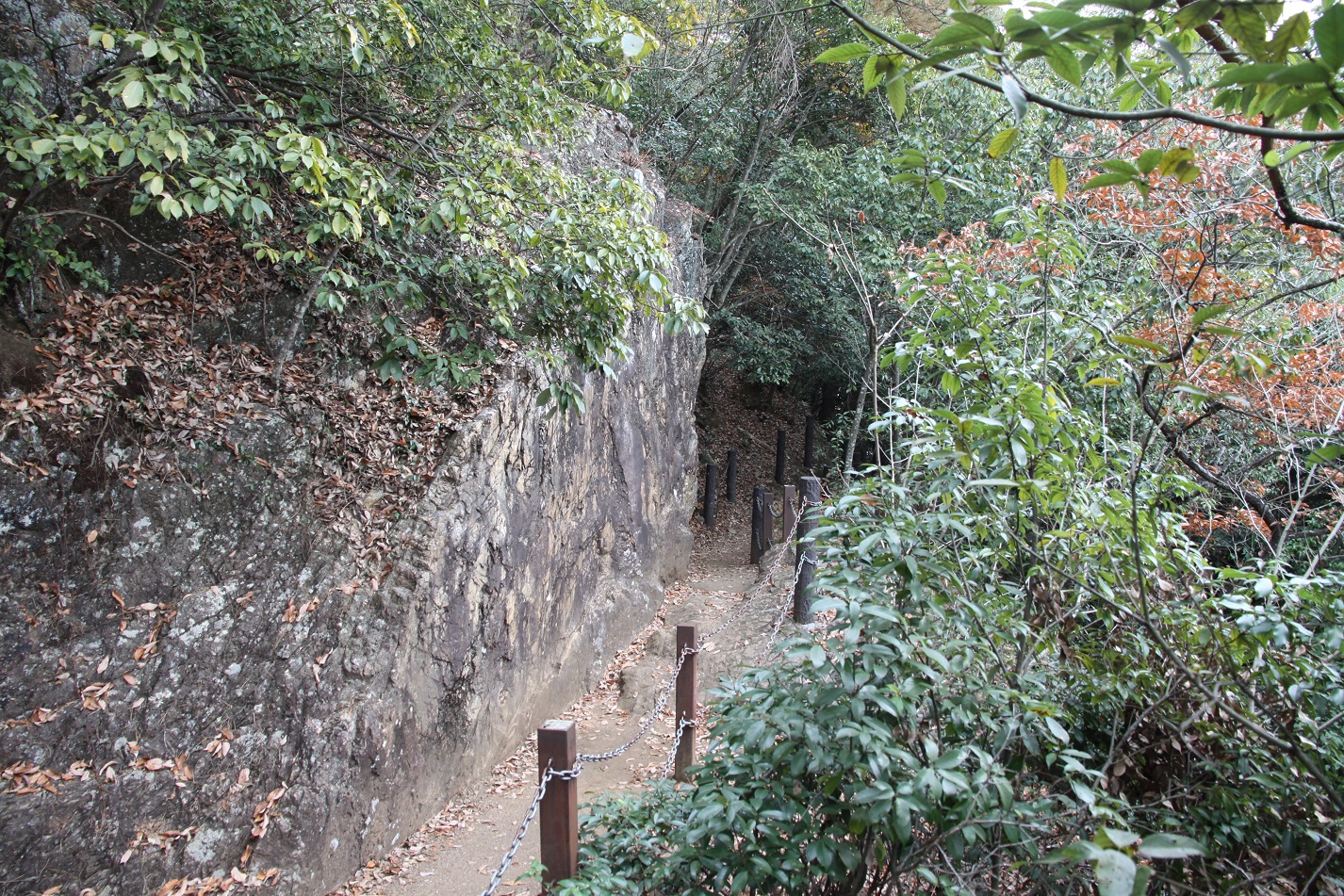 鏡岩