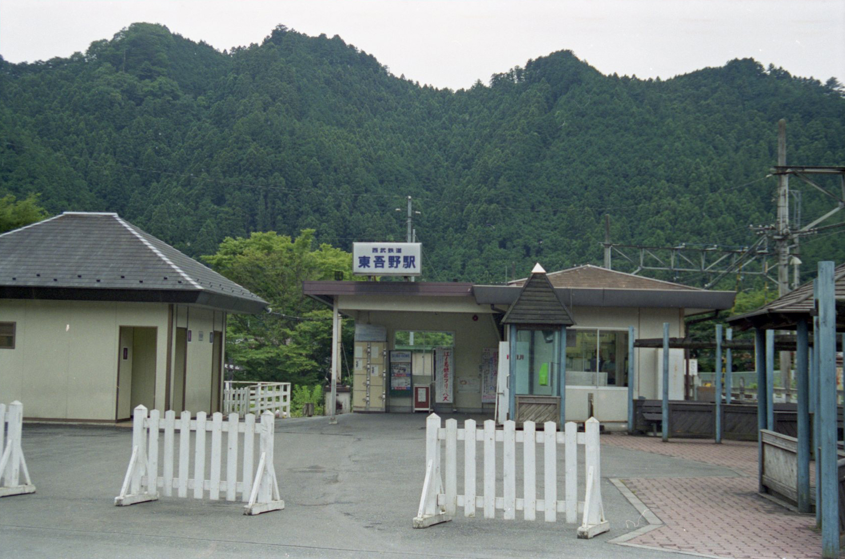 東吾野駅前[平成11(1999)年] 駅前広場より