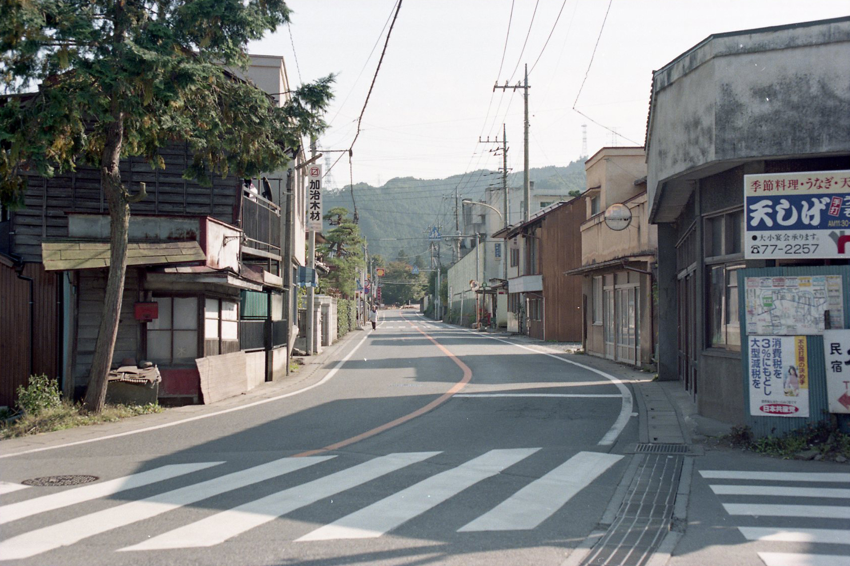 原市場の町の通り[平成10(1998)年] 土屋医院前より