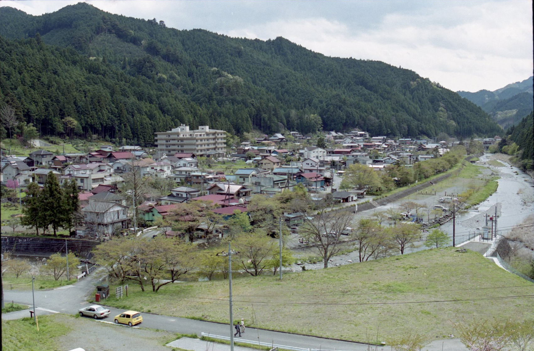 下名栗の遠景[平成19(2007)年] お休み処やませみ(現・ノーラ名栗)前より